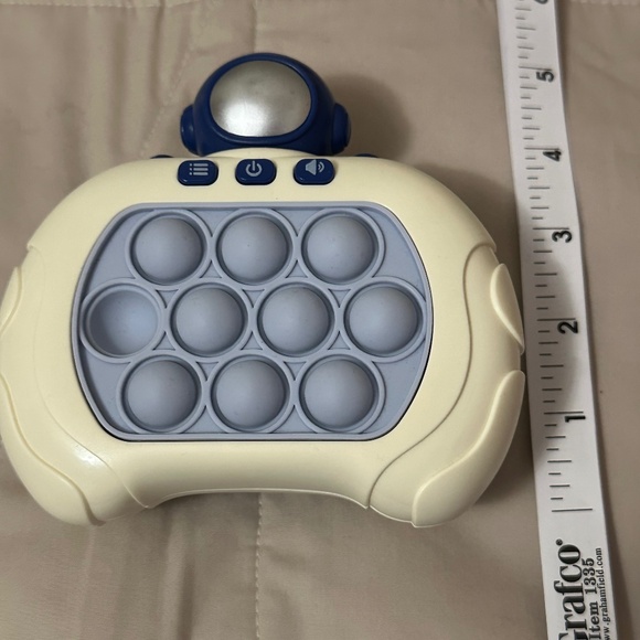 Quick push pop/fidget game. - Picture 10 of 11